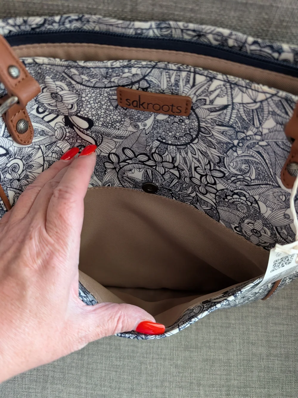 *Great Price* Sakroots Artist Circle Handbag Navy And White With Brown Trim. NWT